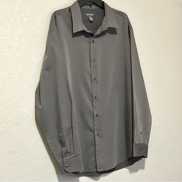 Men Van Heusen Gray Pinstriped XXL 18-18 1/2 Button Up Long Sleeve Shirt - Picture 3 of 9